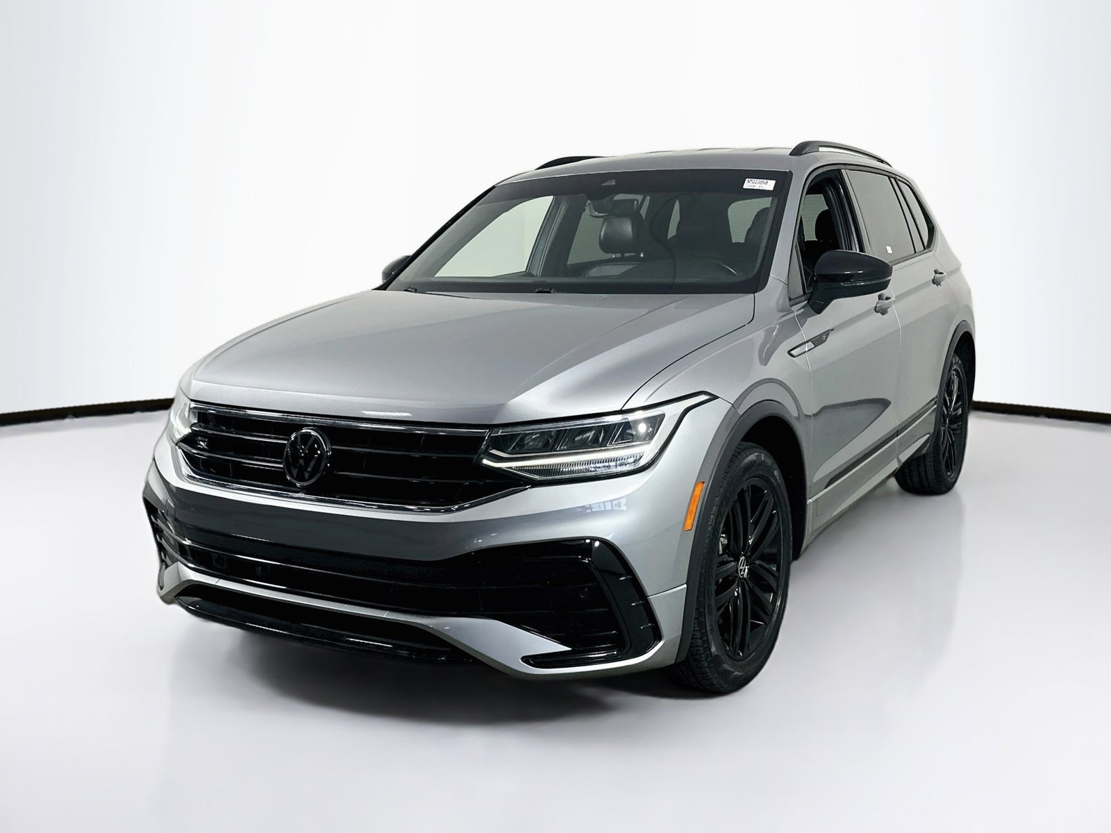 Used 2022 Volkswagen Tiguan SE R-Line FWD image 1