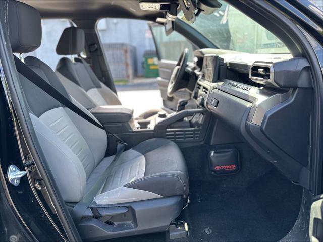 Used 2025 Toyota Tacoma TRD Off-Road AWD/4WD image 17