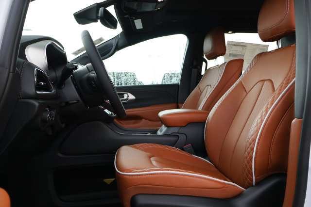 New 2026 Chrysler Pacifica Pinnacle FWD image 12