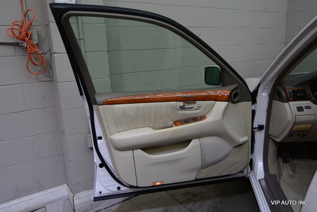 Used 2001 Lexus LS 430 RWD image 11