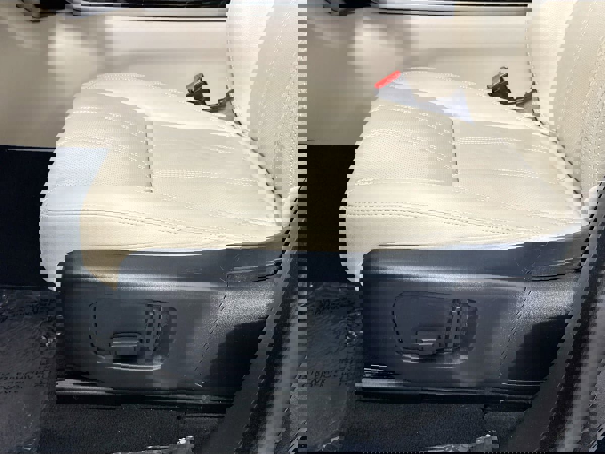 Used 2019 Land Rover Range Rover Velar S image 25