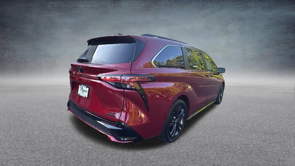 Used 2024 Toyota Sienna XSE w/ XSE Premium Package FWD image 32