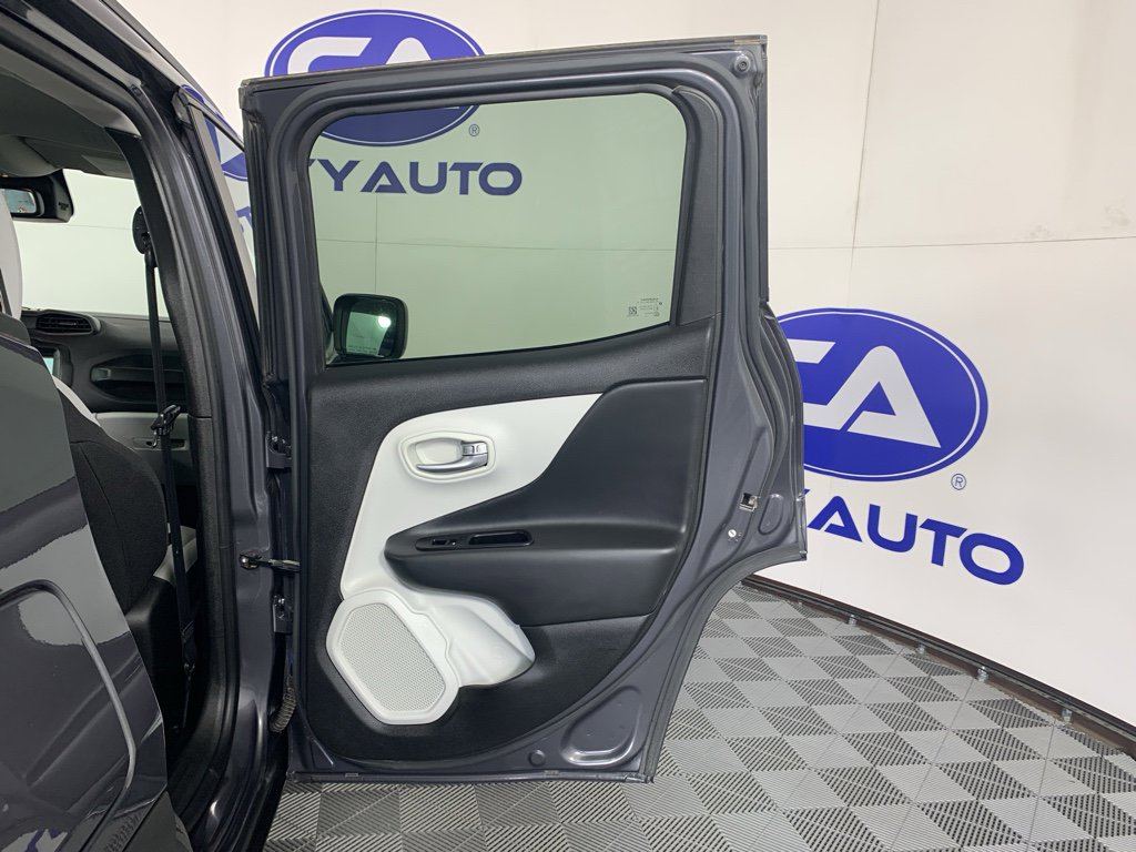 Used 2022 Jeep Renegade Latitude w/ Convenience Group AWD/4WD image 36