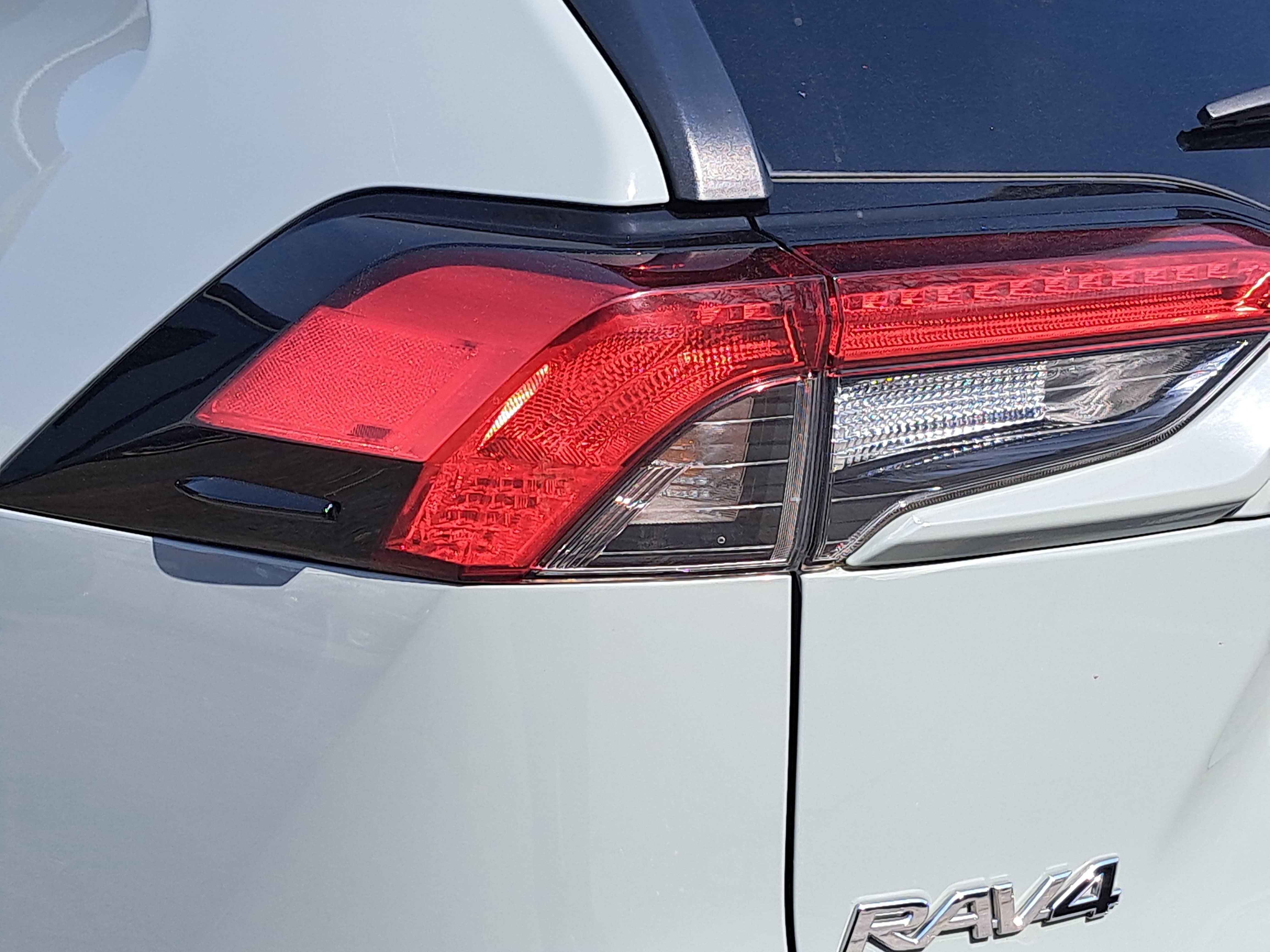 Used 2020 Toyota RAV4 XLE image 30