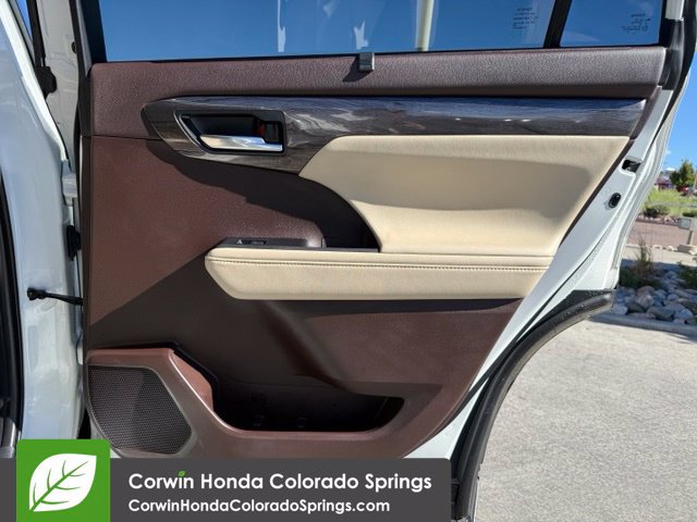 Used 2021 Toyota Highlander Limited AWD/4WD image 28