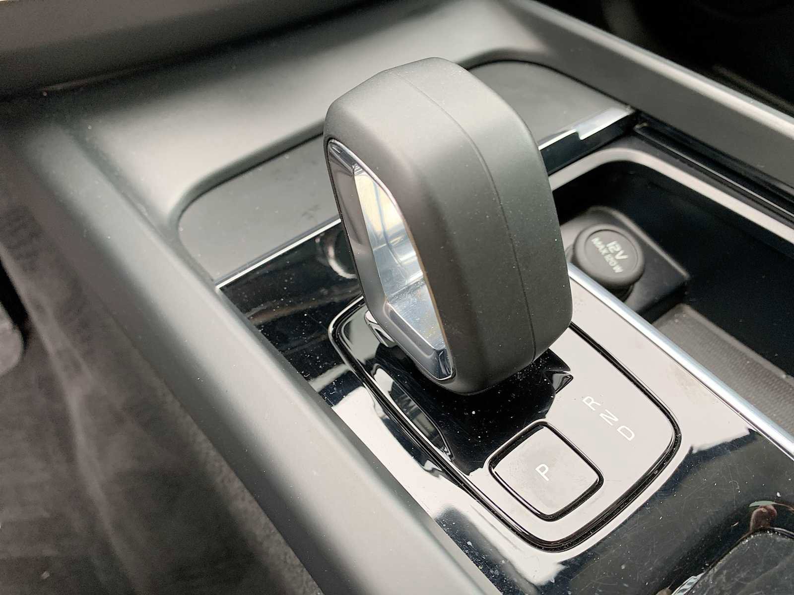 Used 2023 Volvo XC60 B5 Core image 16