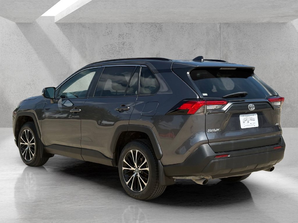 Used 2022 Toyota RAV4 XLE Premium FWD image 7