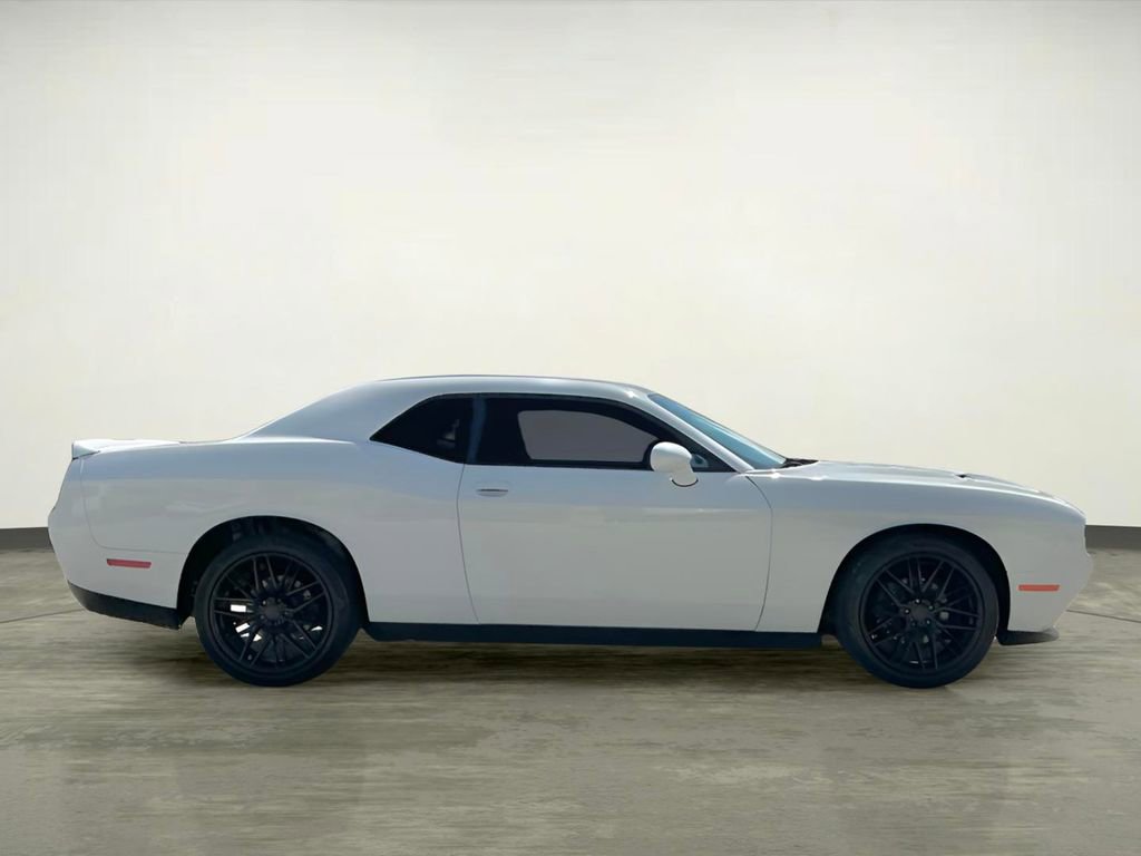 Used 2018 Dodge Challenger SXT image 10