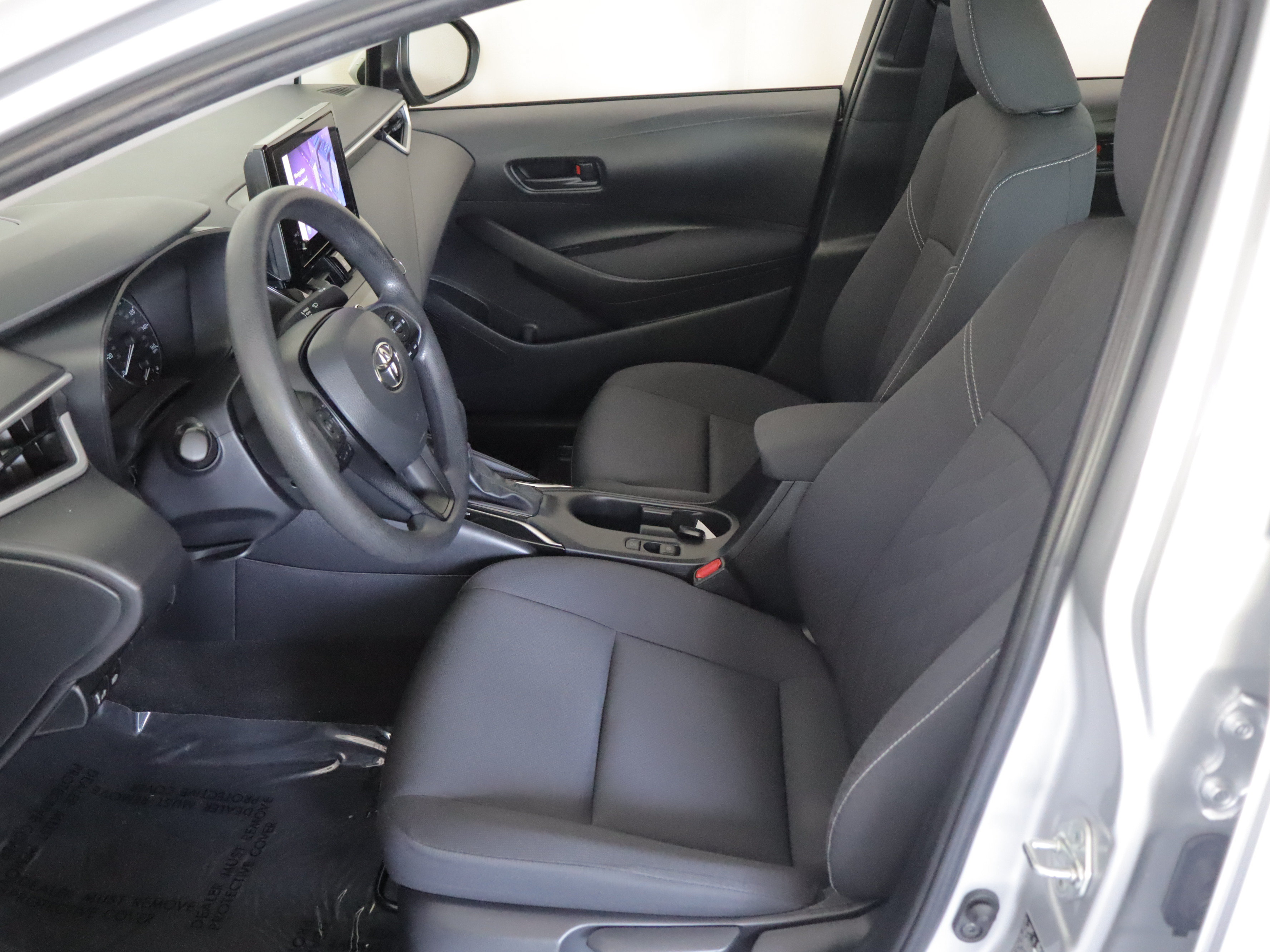 Used 2023 Toyota Corolla LE w/ Carpet Mat Package (TMS) FWD image 7