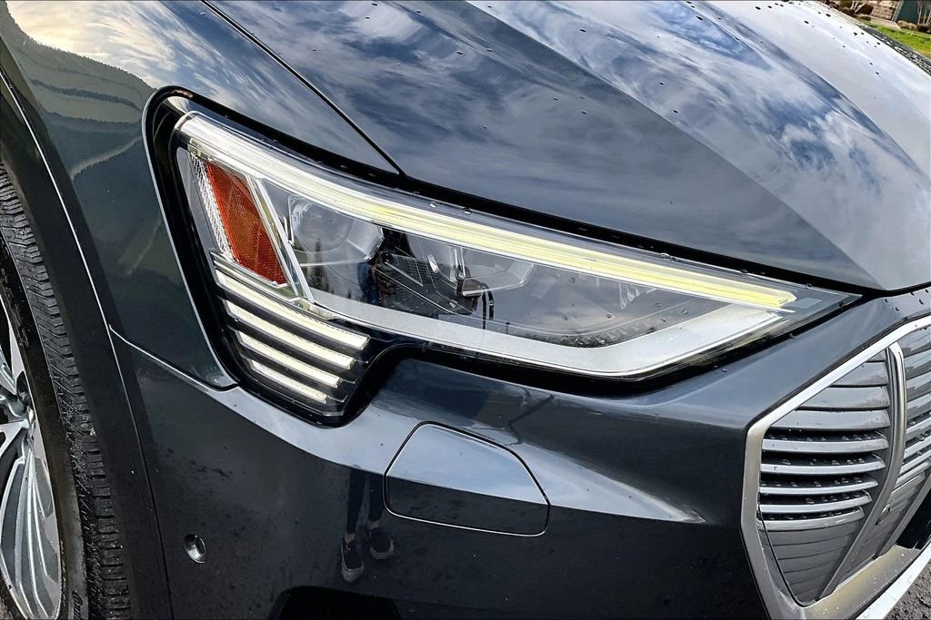 Used 2019 Audi e-tron Prestige w/ Prestige Package AWD/4WD image 27