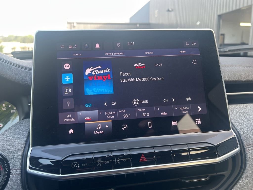 Used 2022 Jeep Compass Latitude w/ Sun and Sound Group image 12