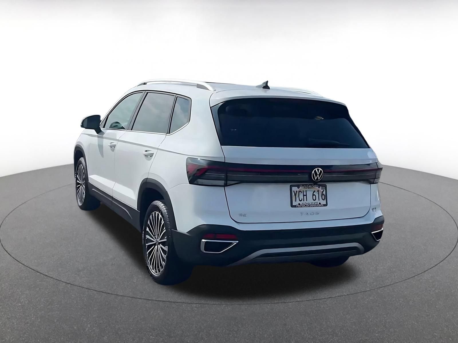 Used 2026 Volkswagen Taos SE FWD image 10