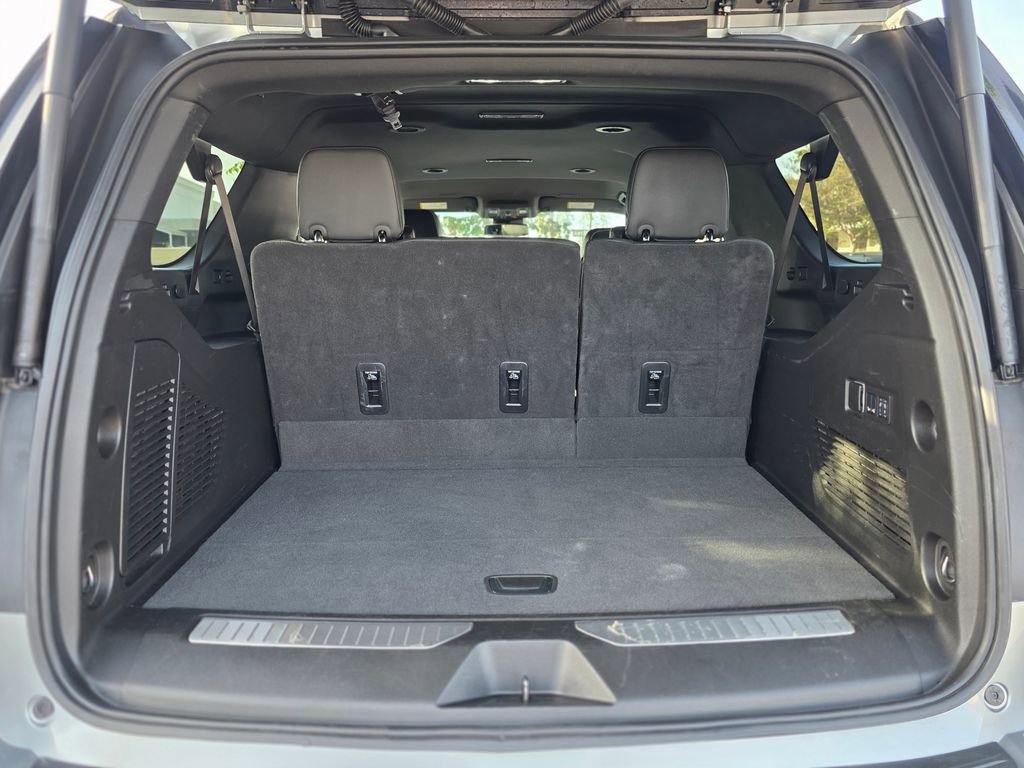 Used 2025 Chevrolet Suburban Premier image 11