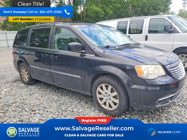 Used 2013 Chrysler Town & Country Touring FWD image 5