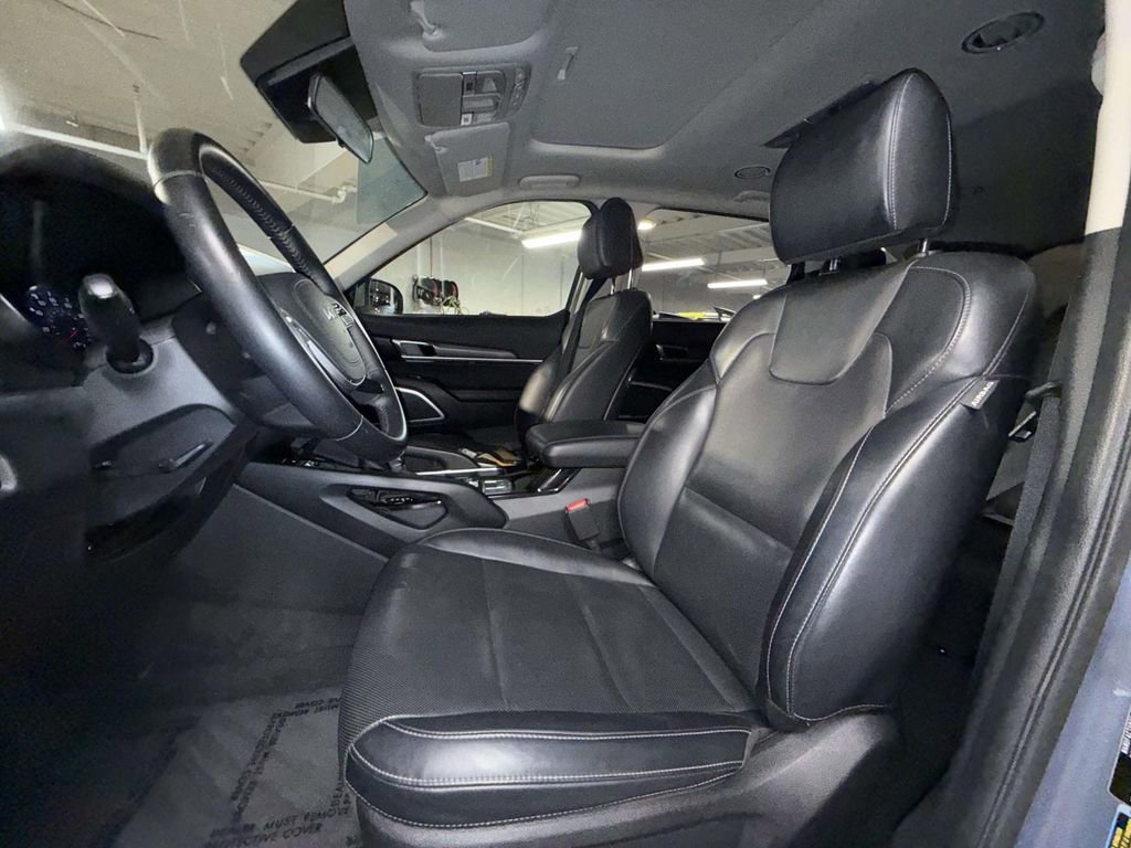 Used 2022 Kia Telluride S image 2