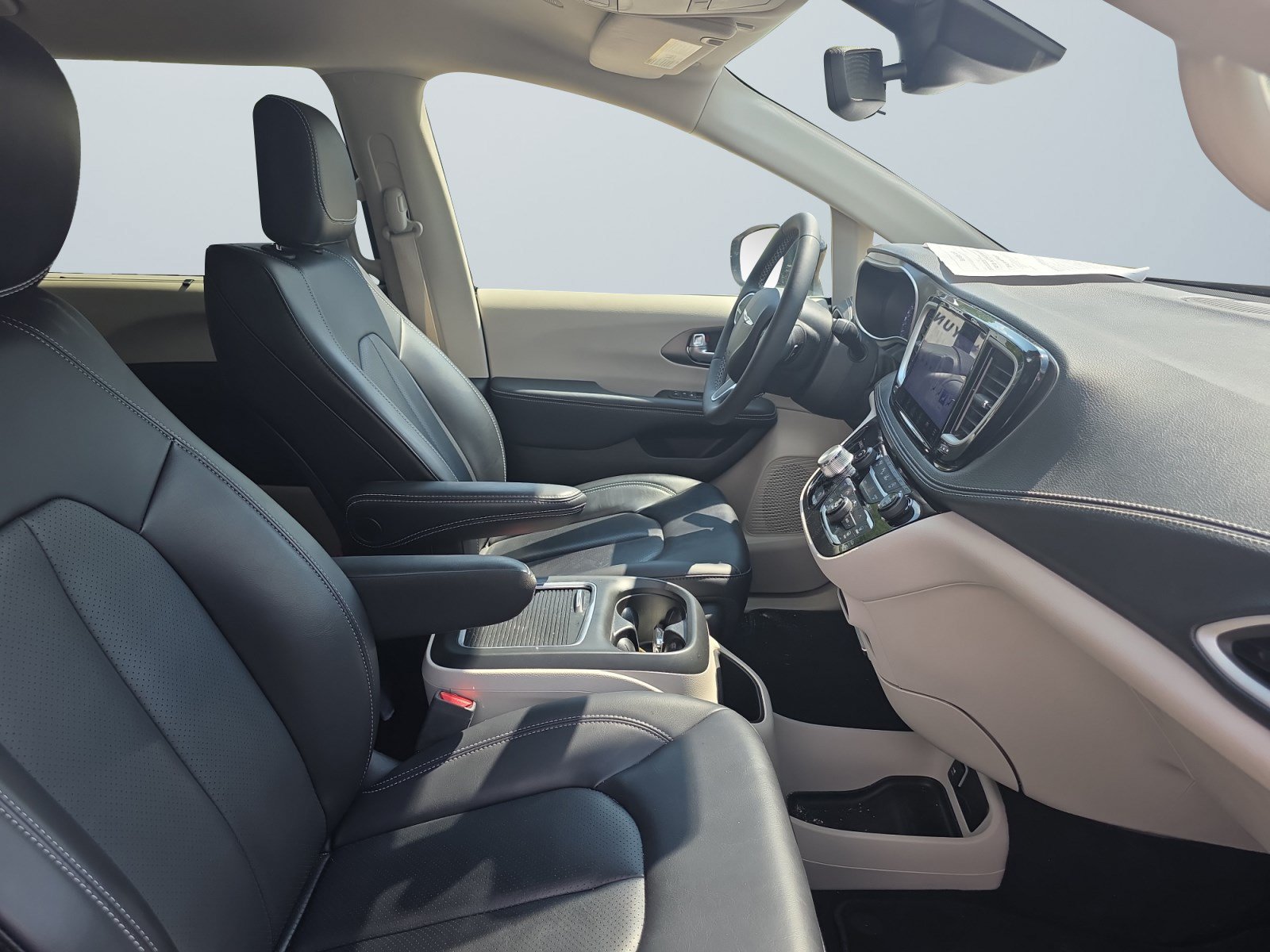 Used 2023 Chrysler Pacifica Touring-L AWD/4WD image 18