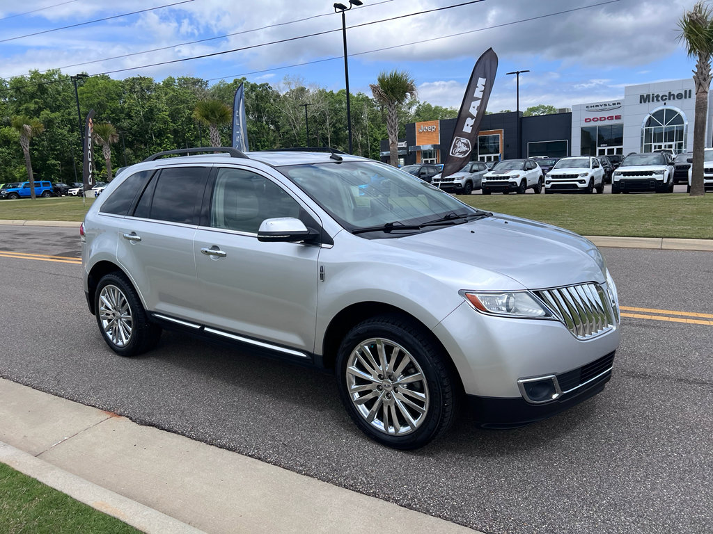 Used 2013 Lincoln MKX FWD image 1
