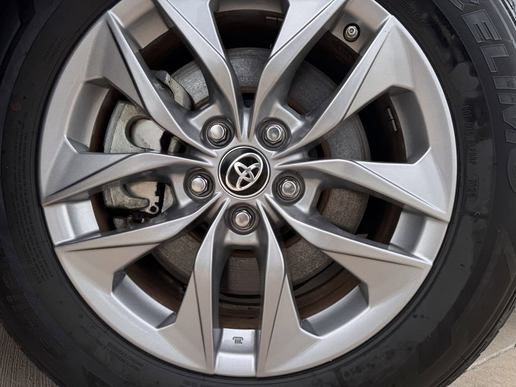 Used 2024 Toyota Sienna LE image 9