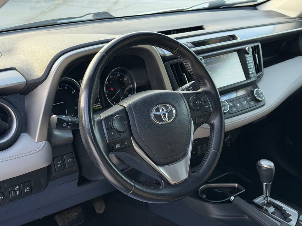 Used 2016 Toyota RAV4 Limited image 18