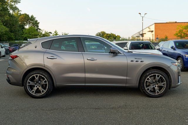 Used 2022 Maserati Levante Modena AWD/4WD image 8
