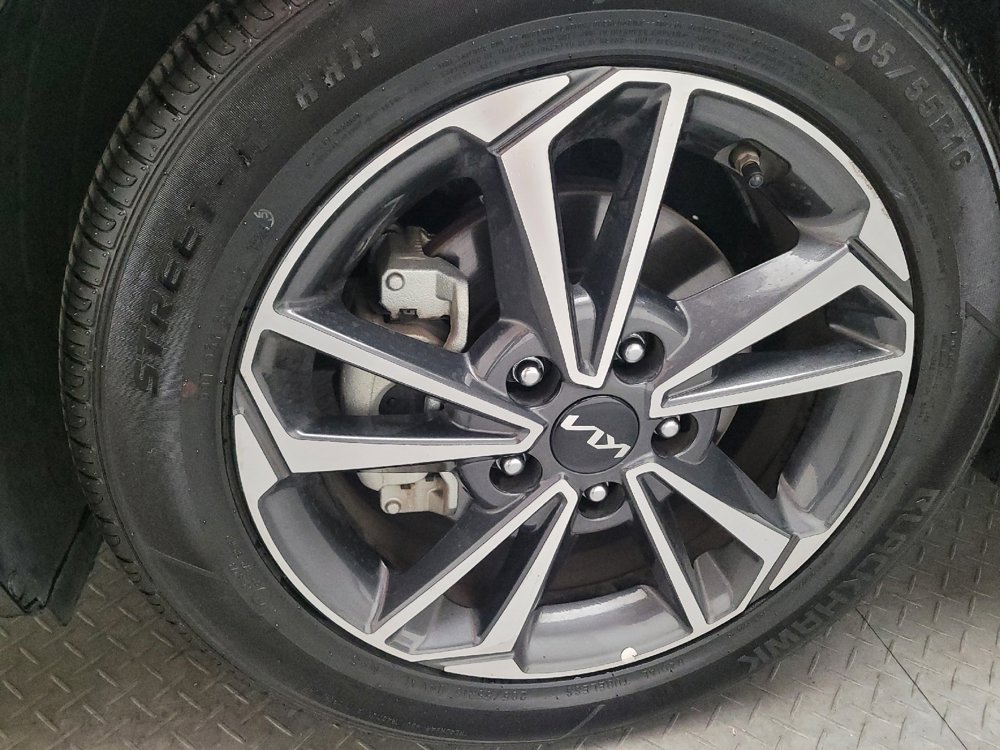 Used 2023 Kia Forte LXS image 31