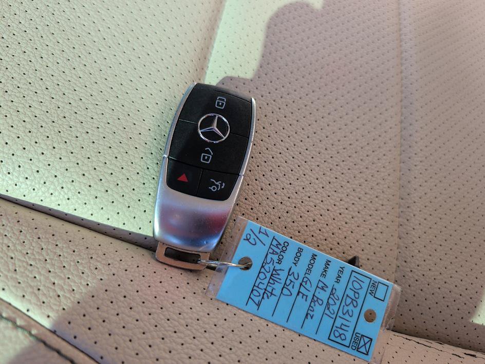 Used 2021 Mercedes-Benz GLE 350 4MATIC w/ Premium Package image 30