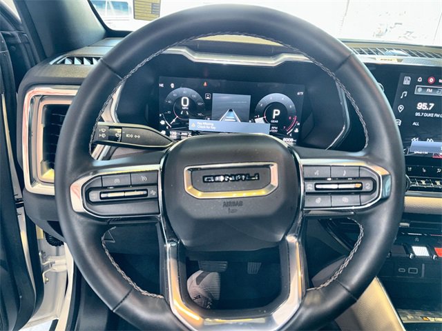 Used 2024 GMC Canyon Denali image 14