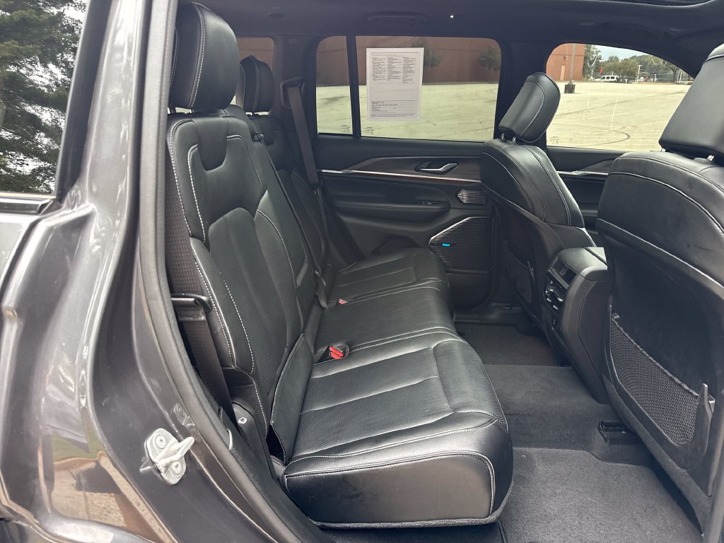 Used 2022 Jeep Grand Cherokee Overland AWD/4WD image 27