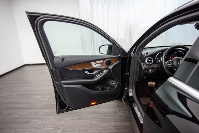 Used 2020 Mercedes-Benz GLC 300 4MATIC w/ Parking Assistance Package image 16