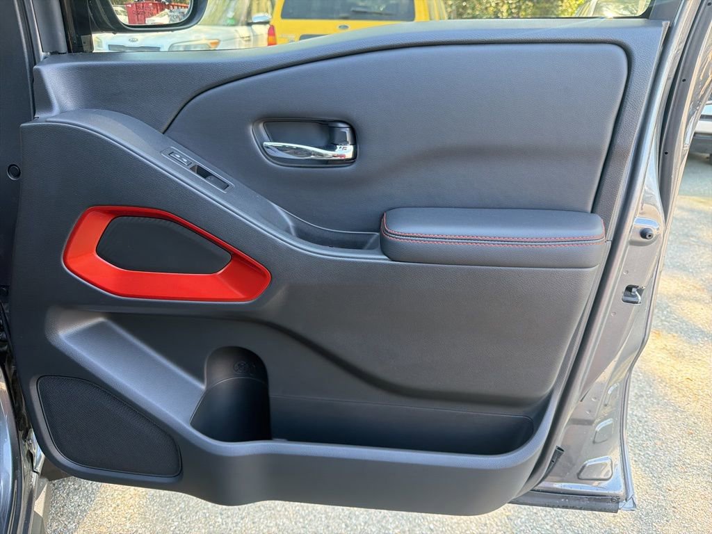 Used 2025 Nissan Frontier PRO-4X image 30