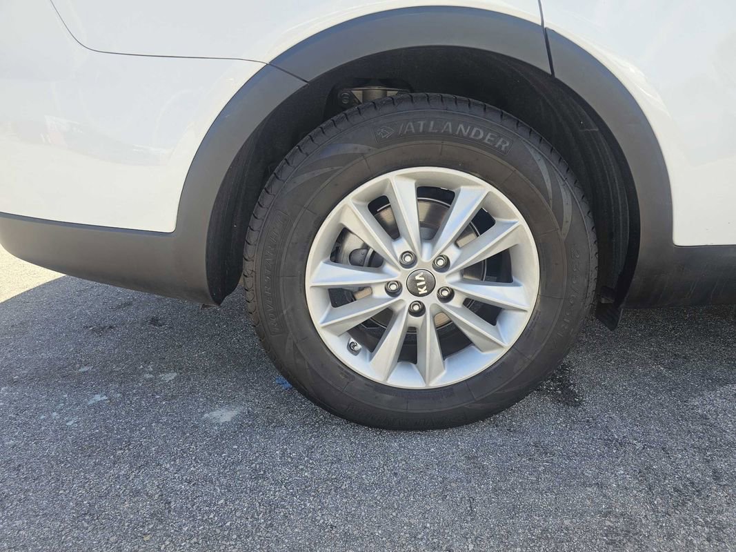 Used 2019 Kia Sorento LX image 7