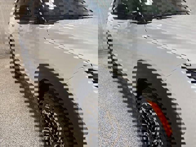 Used 2025 Chevrolet TrailBlazer RS w/ Convenience Package image 9