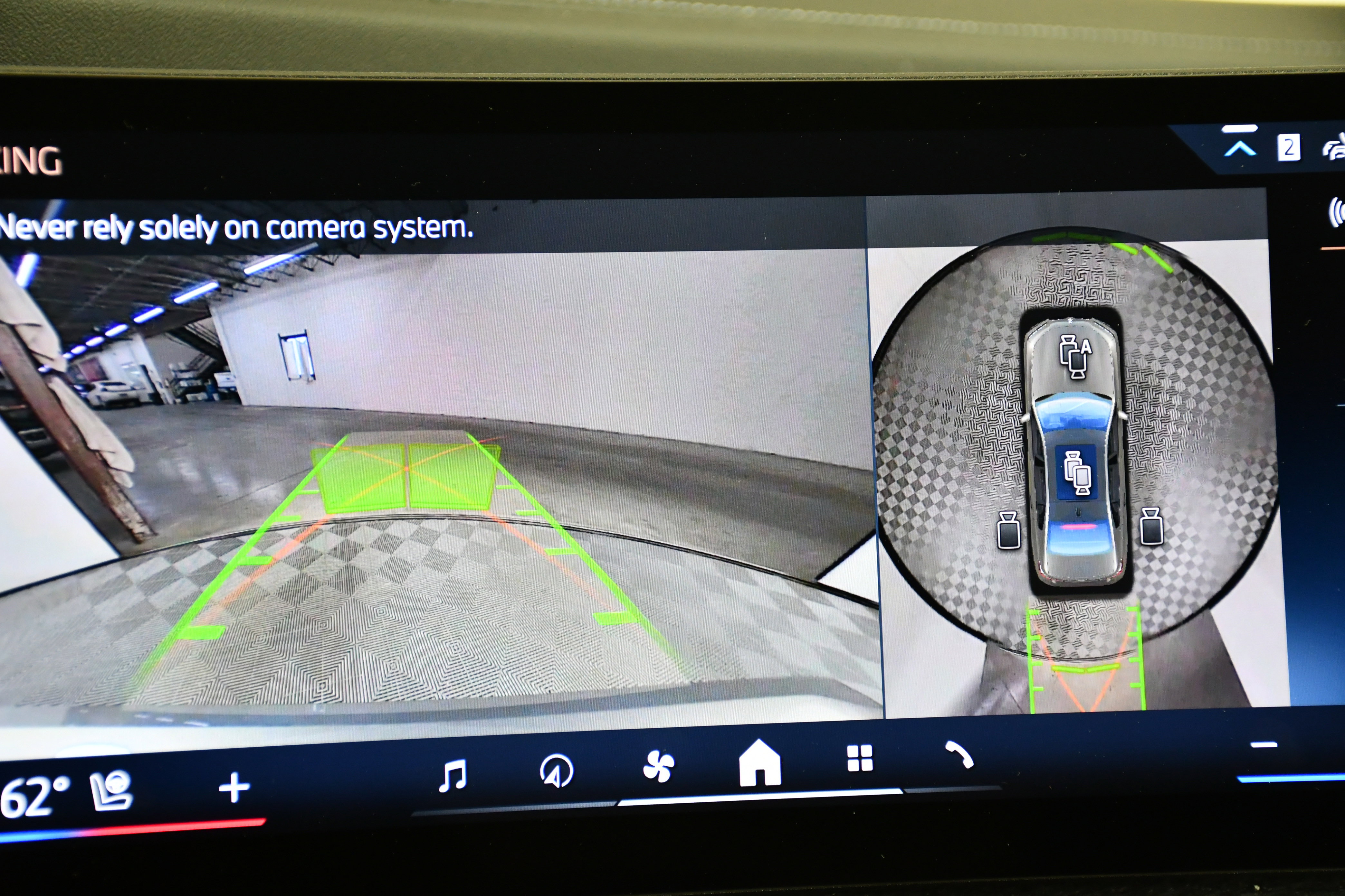 Used 2025 BMW 740i xDrive image 28