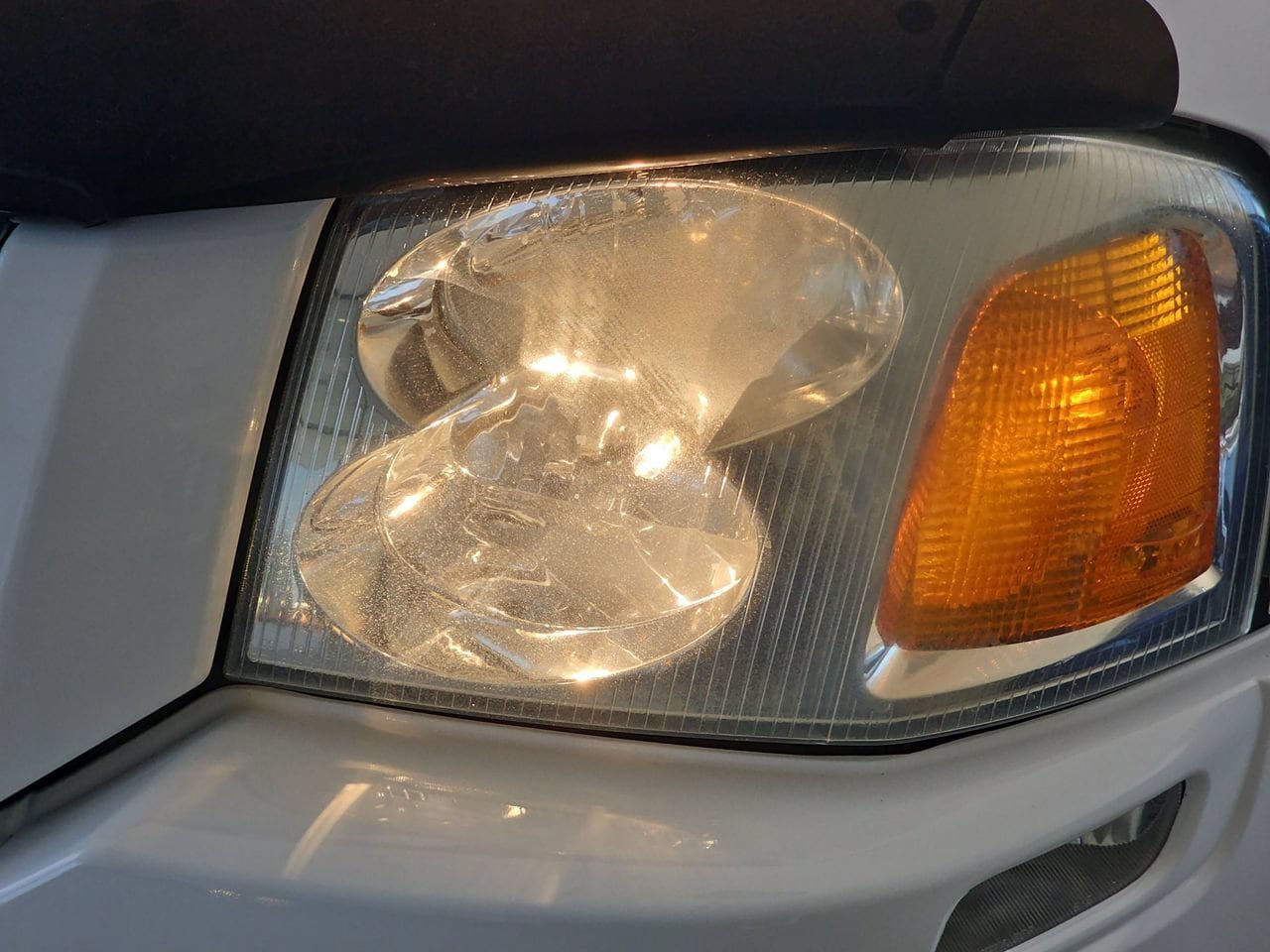 Used 2004 GMC Envoy SLT AWD/4WD image 33