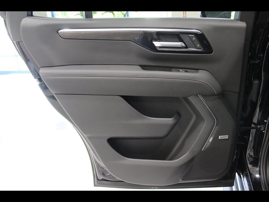 Used 2026 Chevrolet Tahoe Premier w/ Sun And Tow Package AWD/4WD image 18