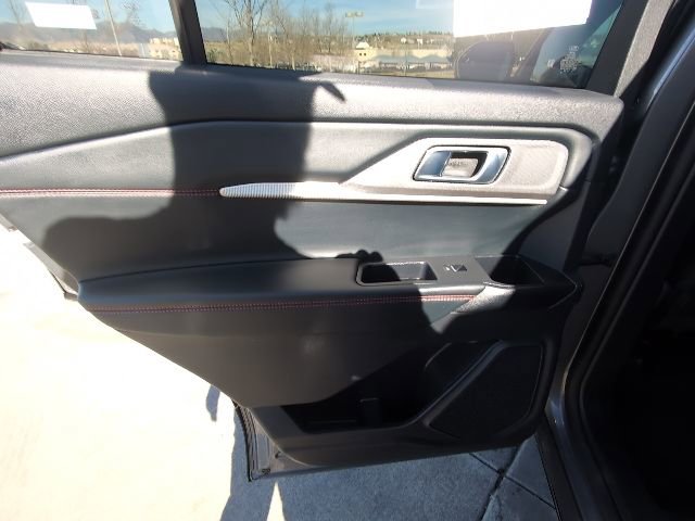 Used 2025 Ford Explorer ST-Line w/ ST-Line Street Pack image 26