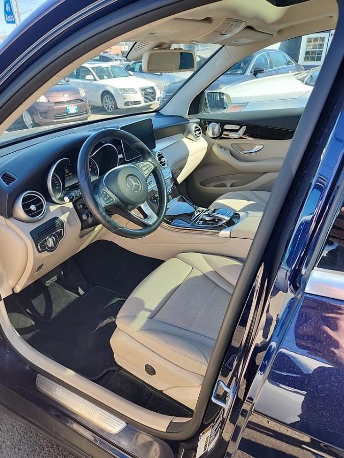 Used 2017 Mercedes-Benz GLC 300 4MATIC image 7