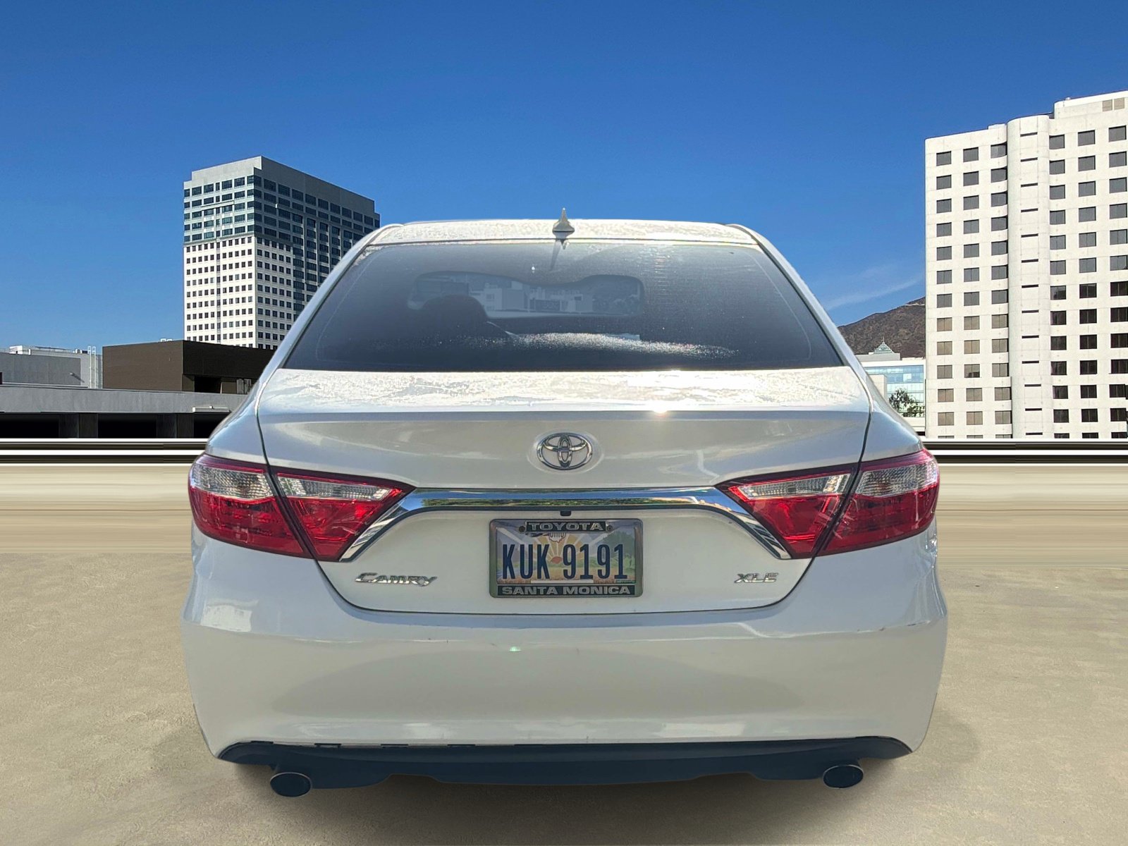 Used 2015 Toyota Camry XLE w/ Advanced Technology Package FWD image 4