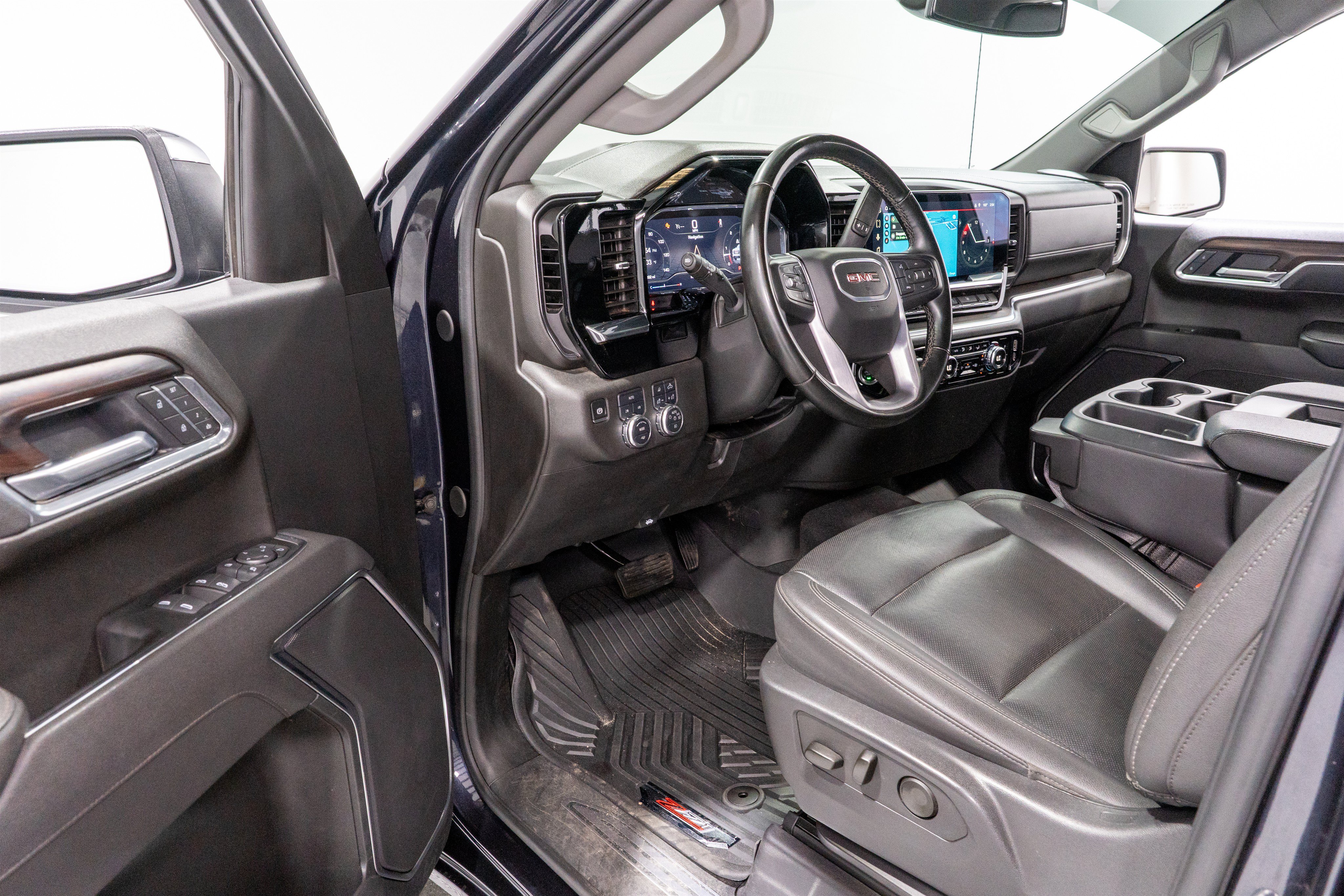 Used 2025 GMC Sierra 1500 SLT AWD/4WD image 13