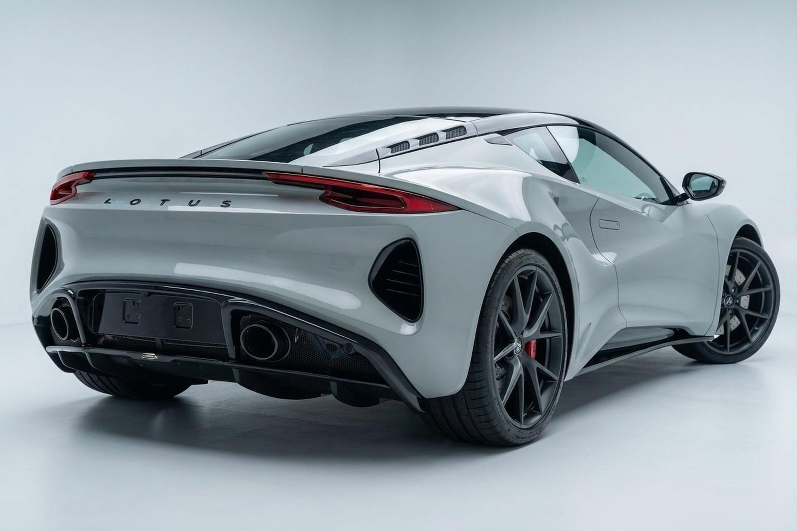 Used 2025 Lotus Emira image 3