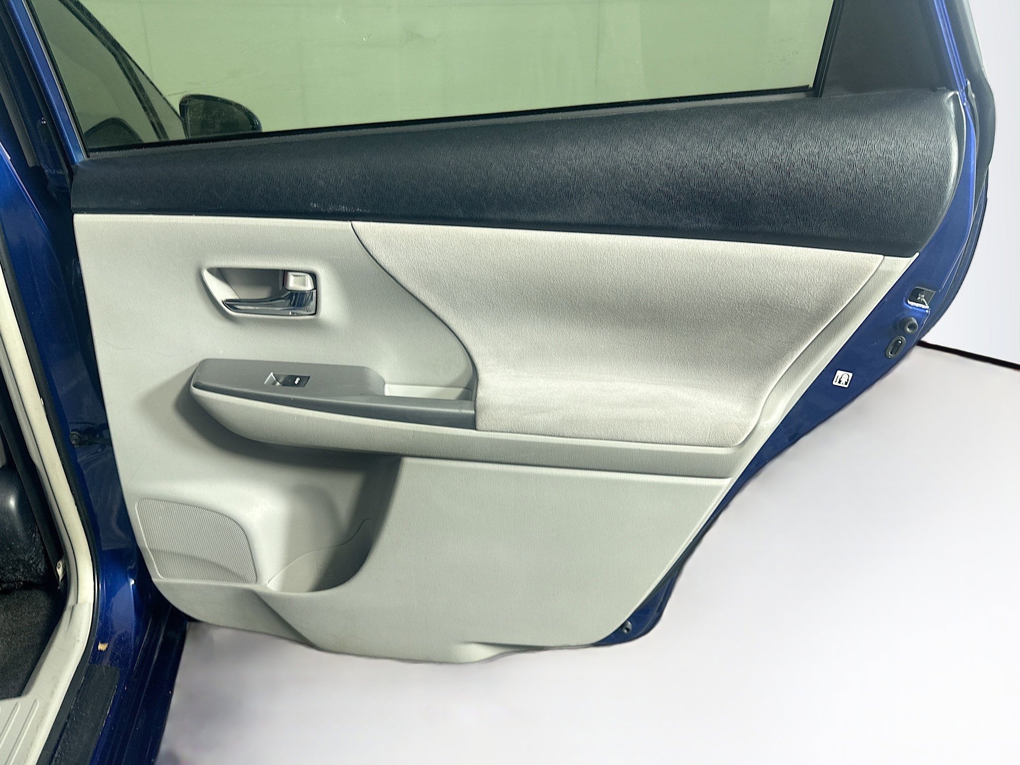 Used 2017 Toyota Prius V Two image 28