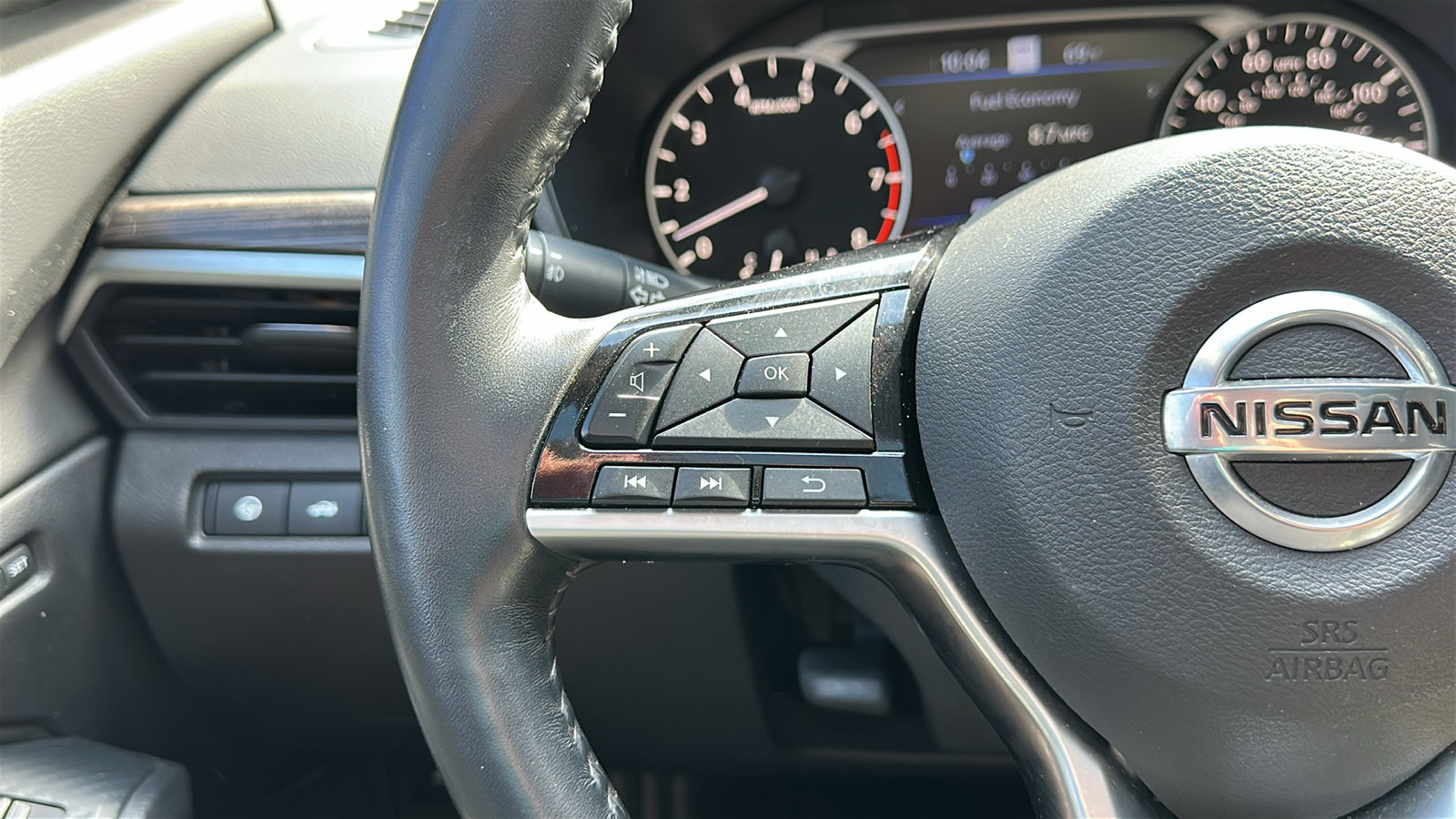 Certified 2019 Nissan Altima 2.5 Platinum FWD image 17