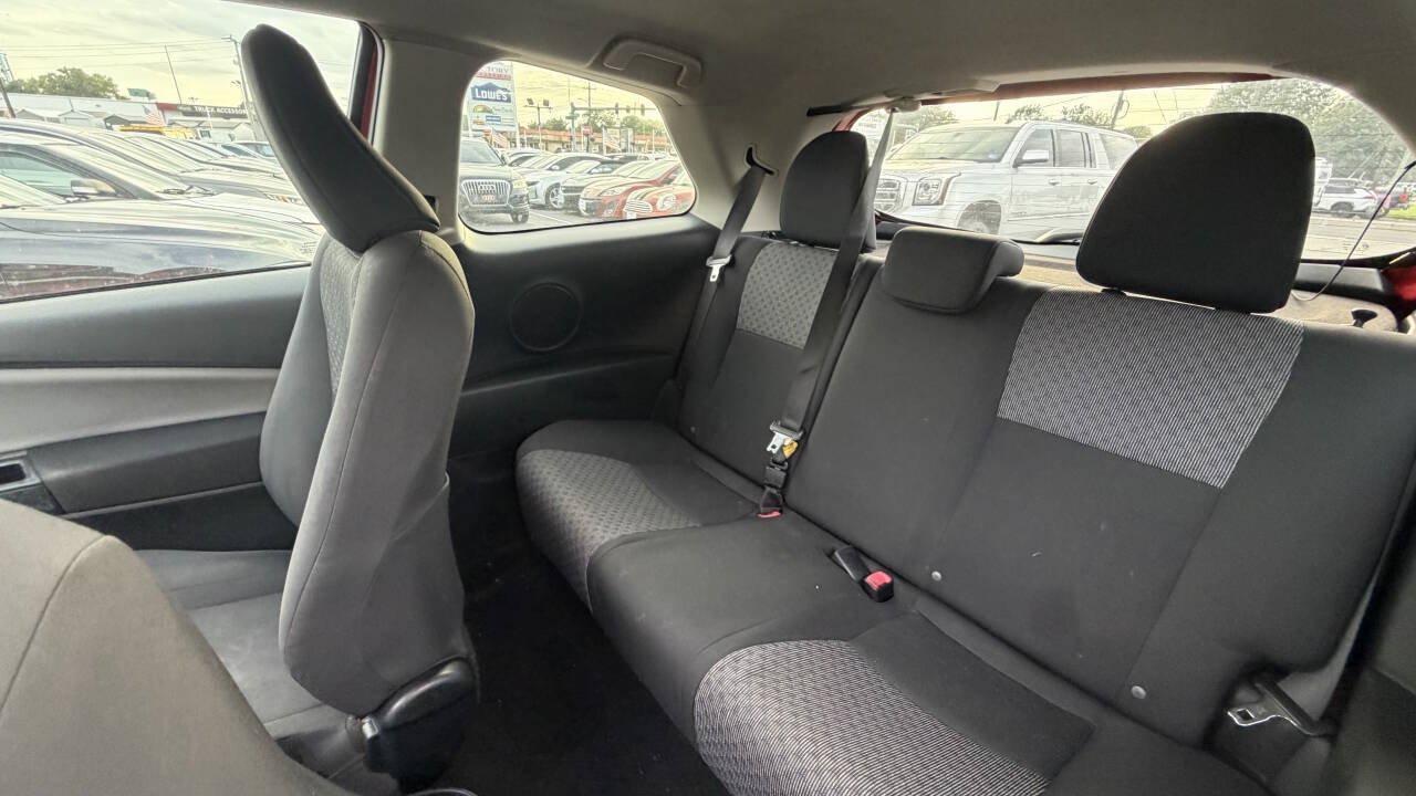 Used 2015 Toyota Yaris L FWD image 3