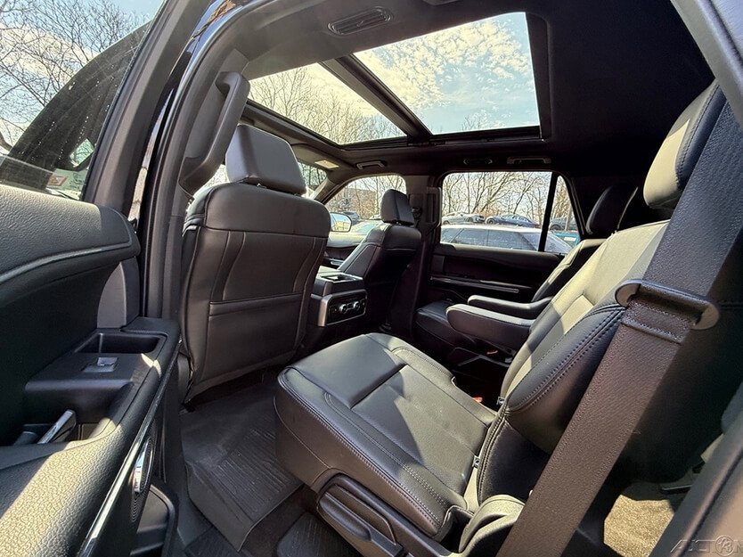 Used 2021 Ford Expedition XLT image 6