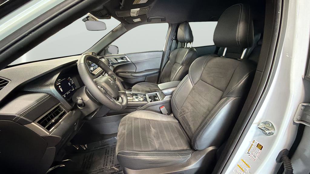 Used 2023 Mitsubishi Outlander SE Black Edition image 33
