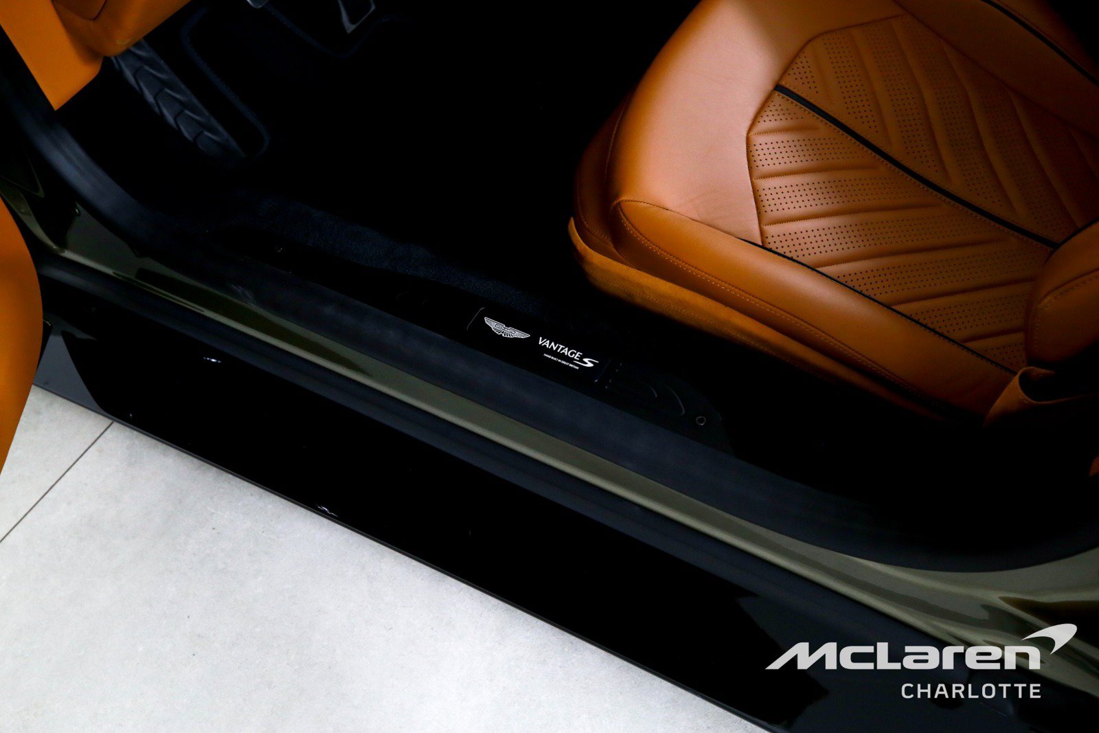 Used 2026 Aston Martin V8 Vantage S RWD image 17