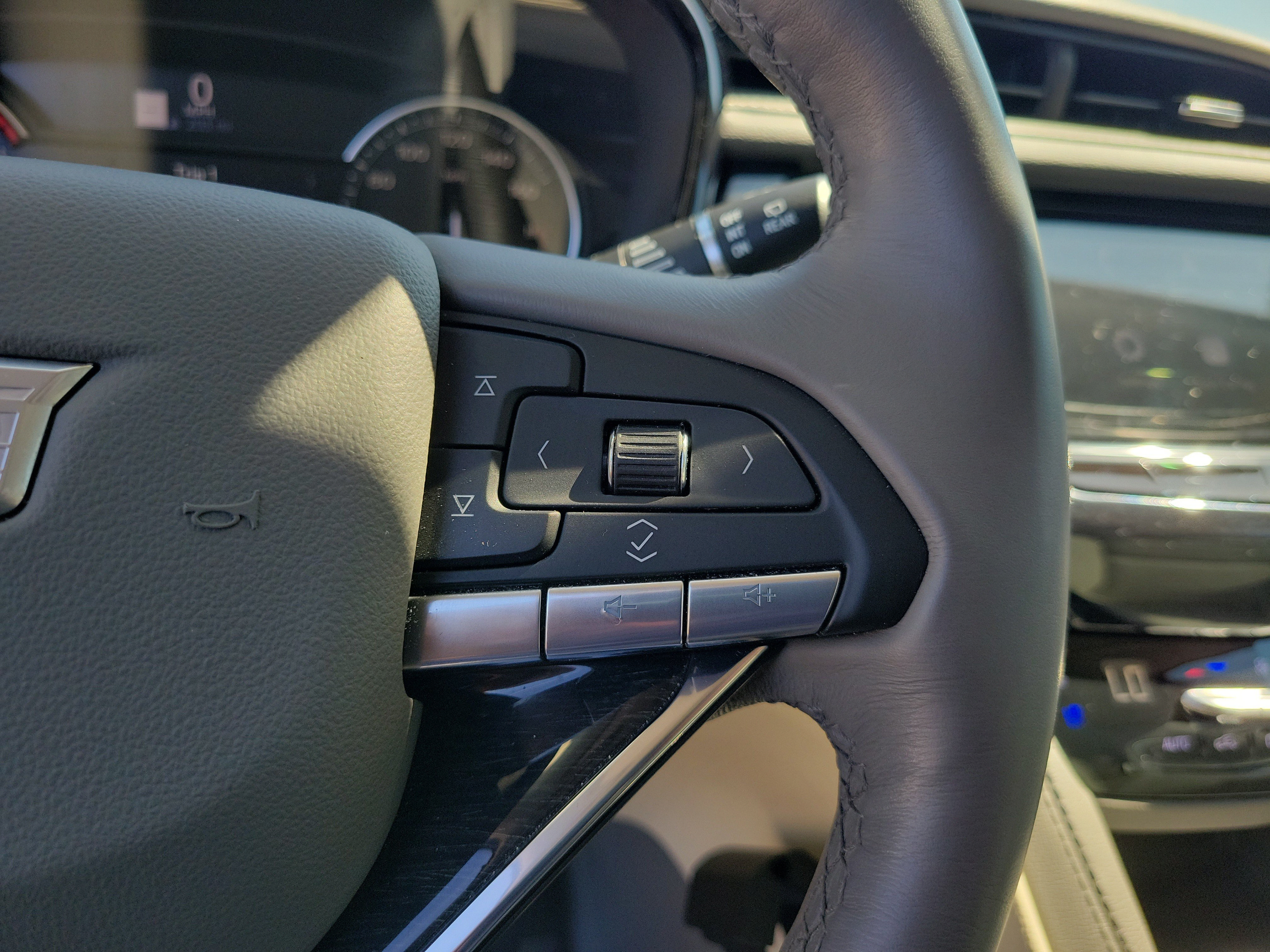 Used 2024 Cadillac XT6 Premium Luxury FWD image 22