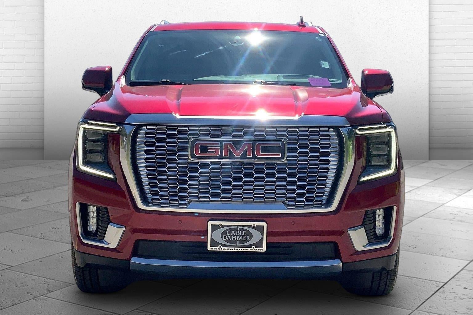 Used 2021 GMC Yukon Denali AWD/4WD image 2