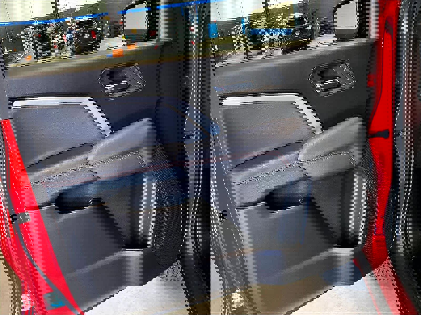 Used 2023 Chevrolet Colorado Z71 w/ Z71 Convenience Package 2 AWD/4WD image 9