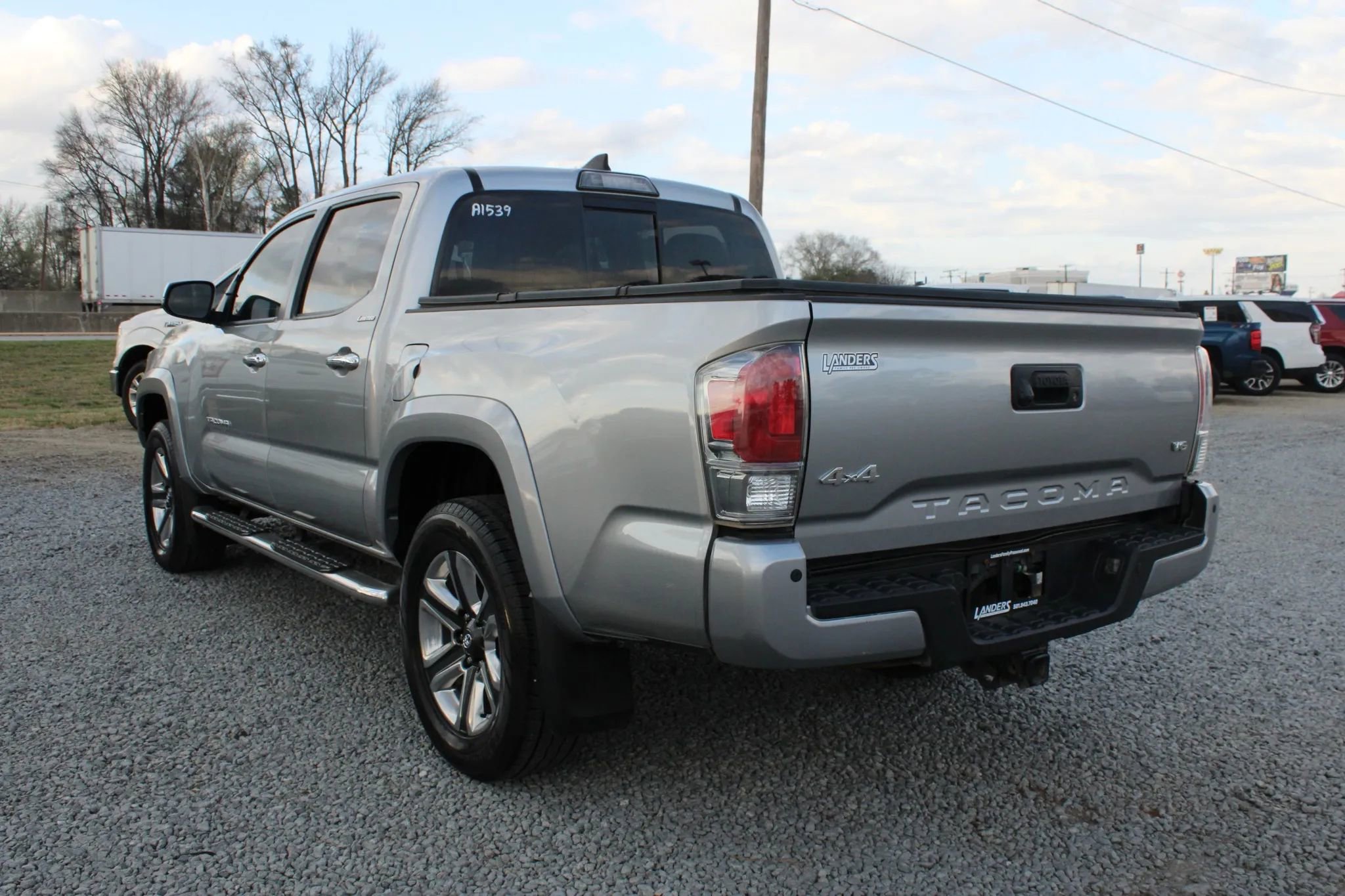 Used 2018 Toyota Tacoma Limited image 9